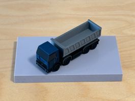 4-Achs Kipper blau mit dunkelgrauer Mulde 1:160 3D-Druck