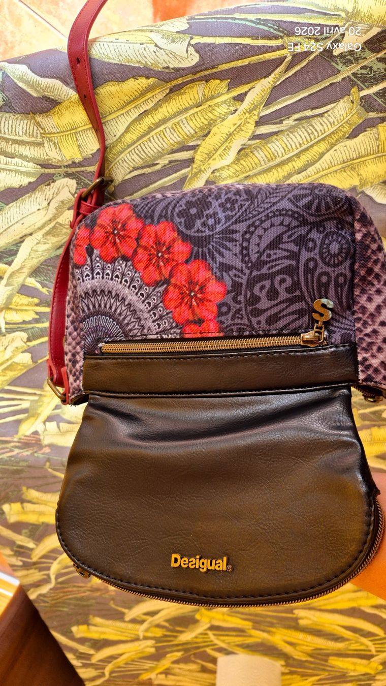 Autres vêtements & accessoires: Desigual. Sac bandoulière – D'occasion à Reconvilier par something4you 5