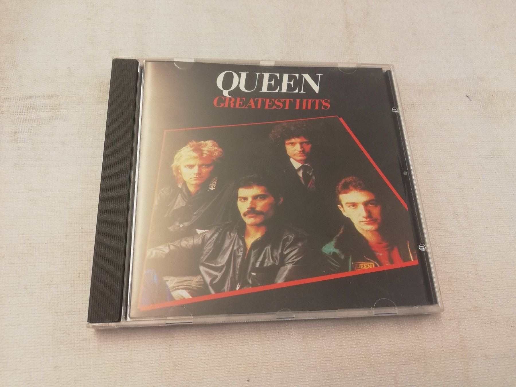 CDs: QUEEN - GREATEST HITS – D'occasion à Bern par Vinylsound.ch