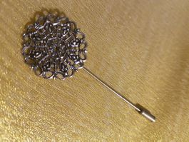 Schöne Nadel Fibel Brosche filigran vielseitig tragbar + NEU