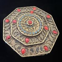 Écrin Trésor d’Himalaya – Boîte Newar laiton & filigrane