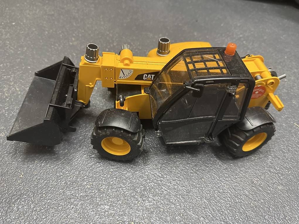 Escavatori: Caterpillar + escavatori Bruder – Usato da Torricella venduto da robily 2