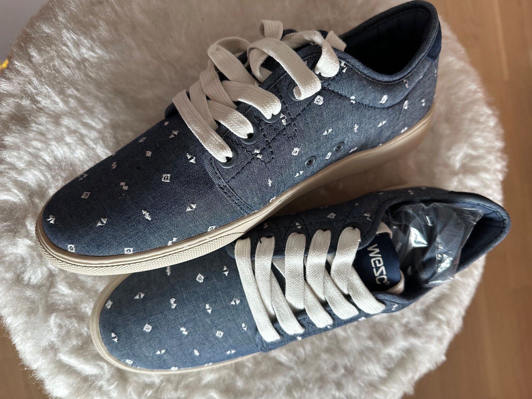 Herrenschuhe: Wesc Freizeit Sneaker, mit dezentem Stickmuster, Nagelneu – Gebraucht aus Regensdorf von KalleButz 1