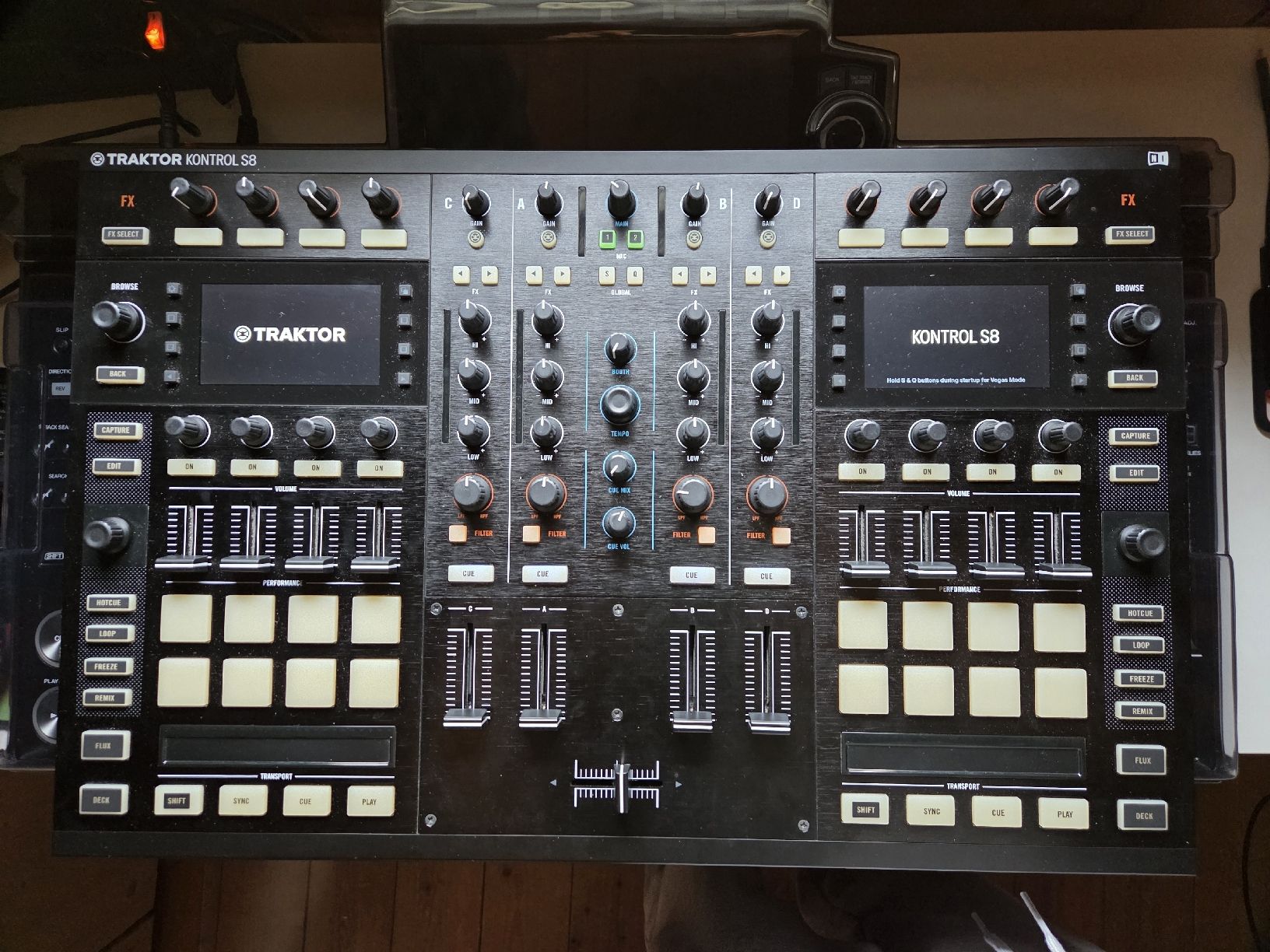 Native Instruments Mischpulte: Native Instruments Traktor Kontrol S8 – Gebraucht aus Varen von Ek4