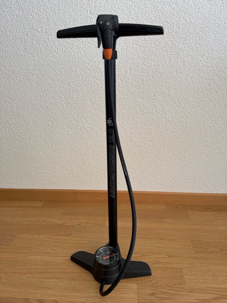 Sks Pumpen: Velopumpe - SKS Airkompressor 12.0 Standpumpe – Gebraucht aus Grafstal von BlueSarabi