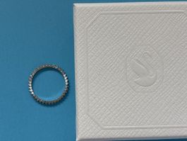 Swarovski Ring silberfarben mit Steinbesatz neuwertig