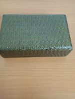 Antike Schmuckschatulle / Truhe mit rotem Innenfutter
