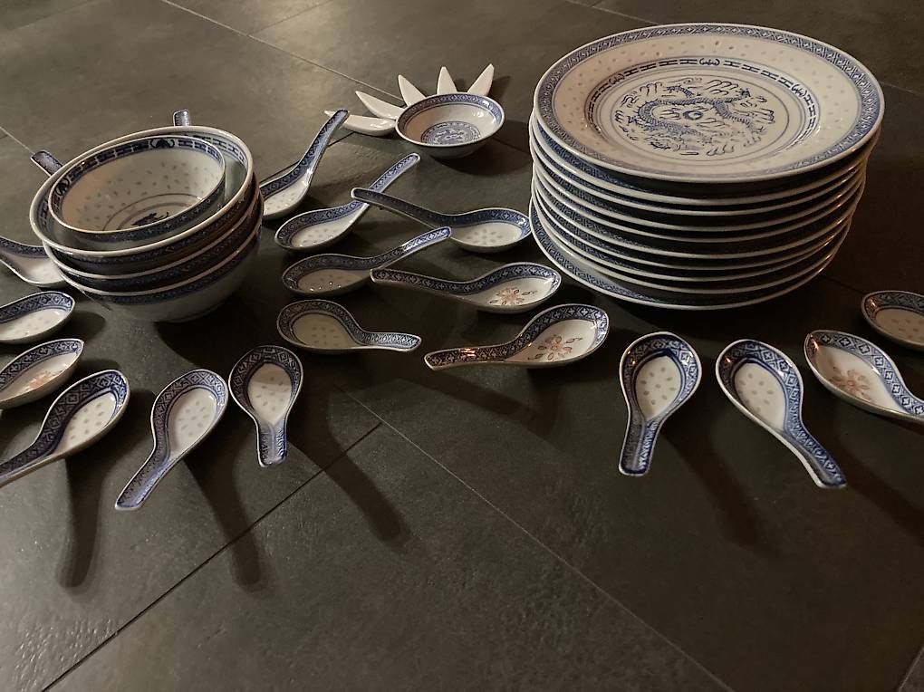 Set di piatti: China Geschirrset – Usato da Pfäffikon ZH venduto da Violett777 1