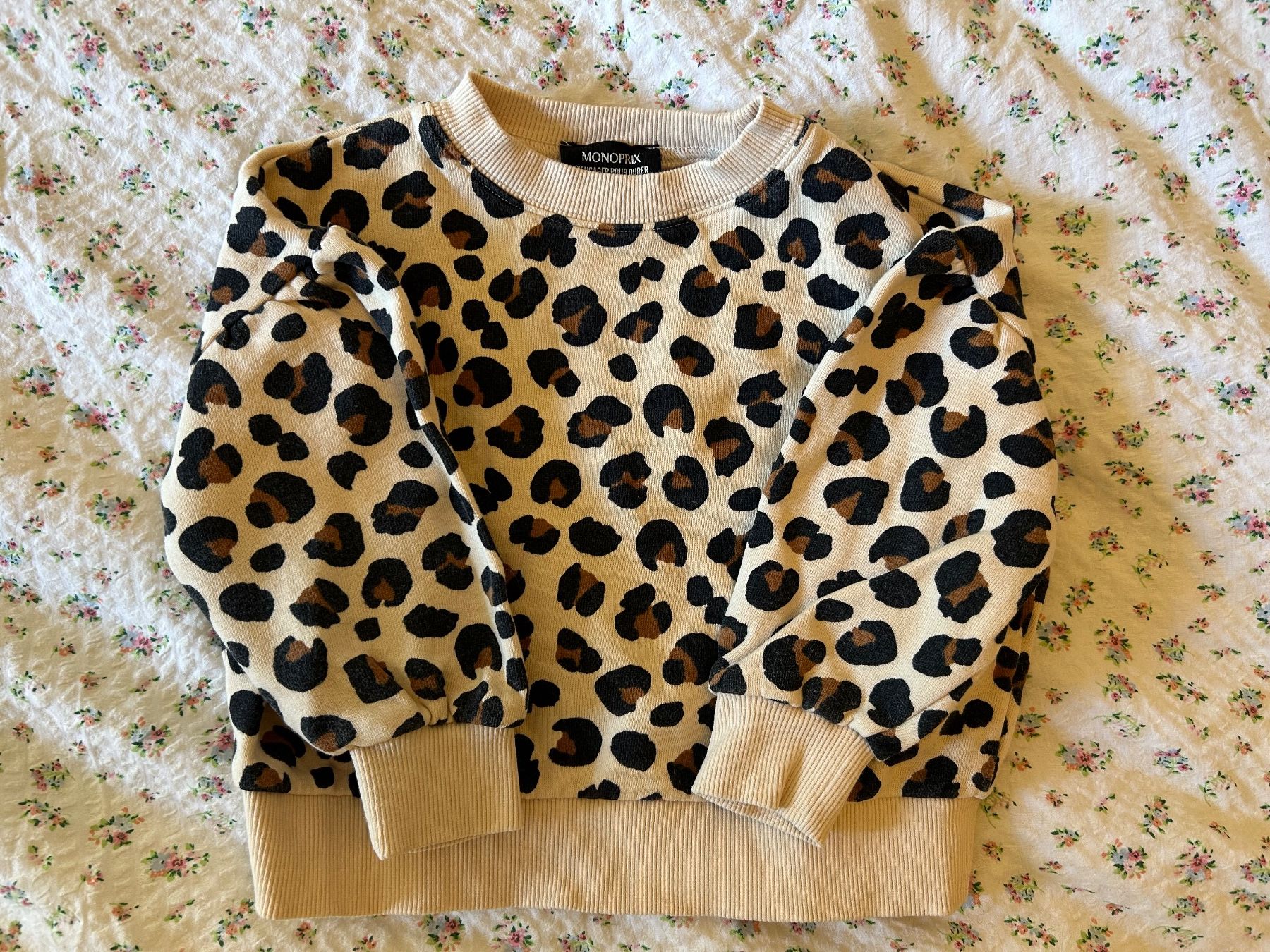 Pulls et sweat-shirts: Pull Monoprix taille 104 – D'occasion à Lausanne par SaraSkjellaug