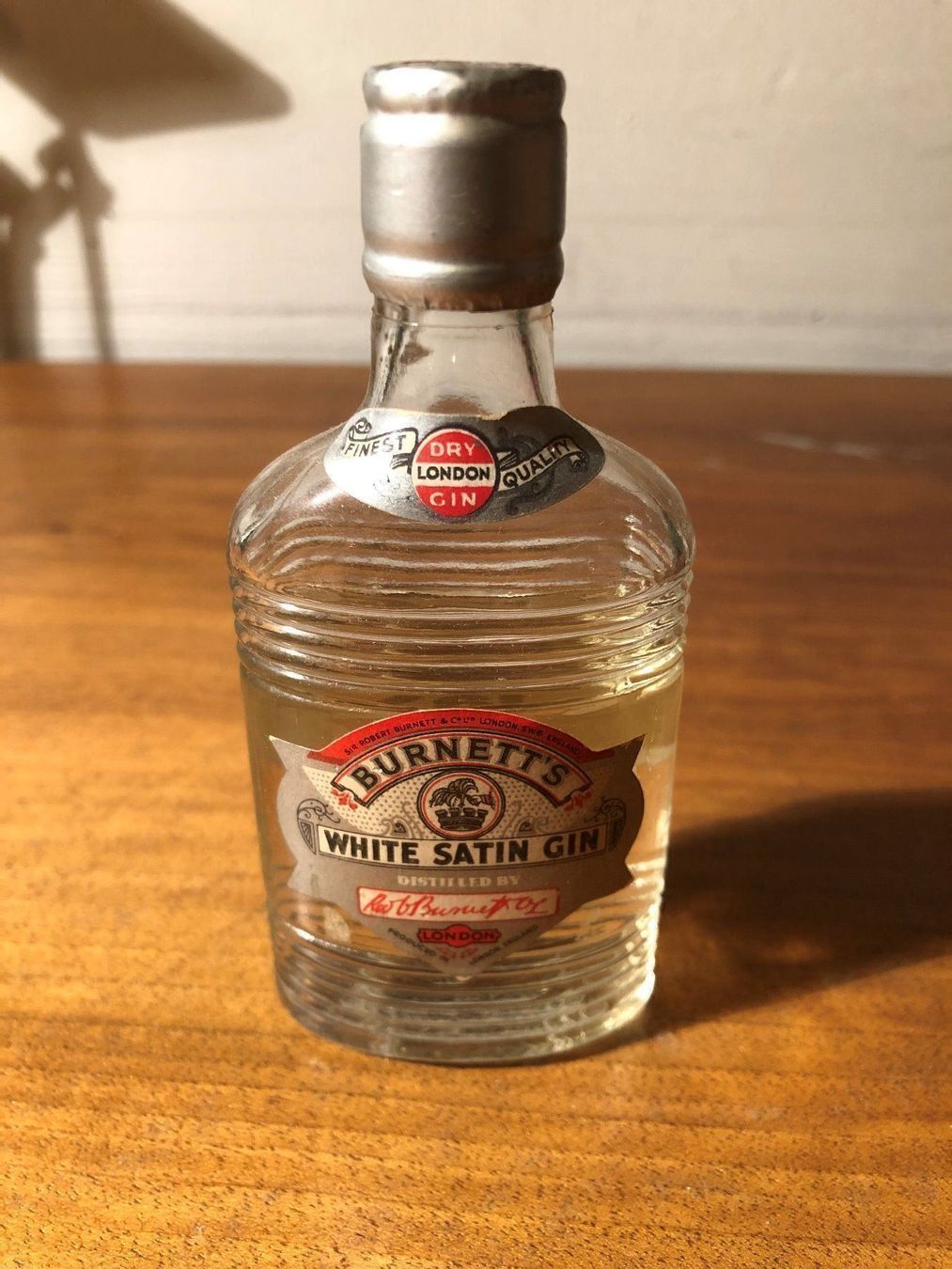 Bevande alcoliche: Burnett's White Satin Gin Miniatur Antik – Usato da Basel venduto da Cambes