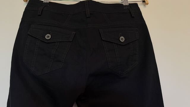 Jeans: Schwarze Jeans Gr. 37 – Gebraucht aus Winterthur von ing_pd8f 3