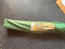 Faltstuhl mit Armlehnen und Tragetasche