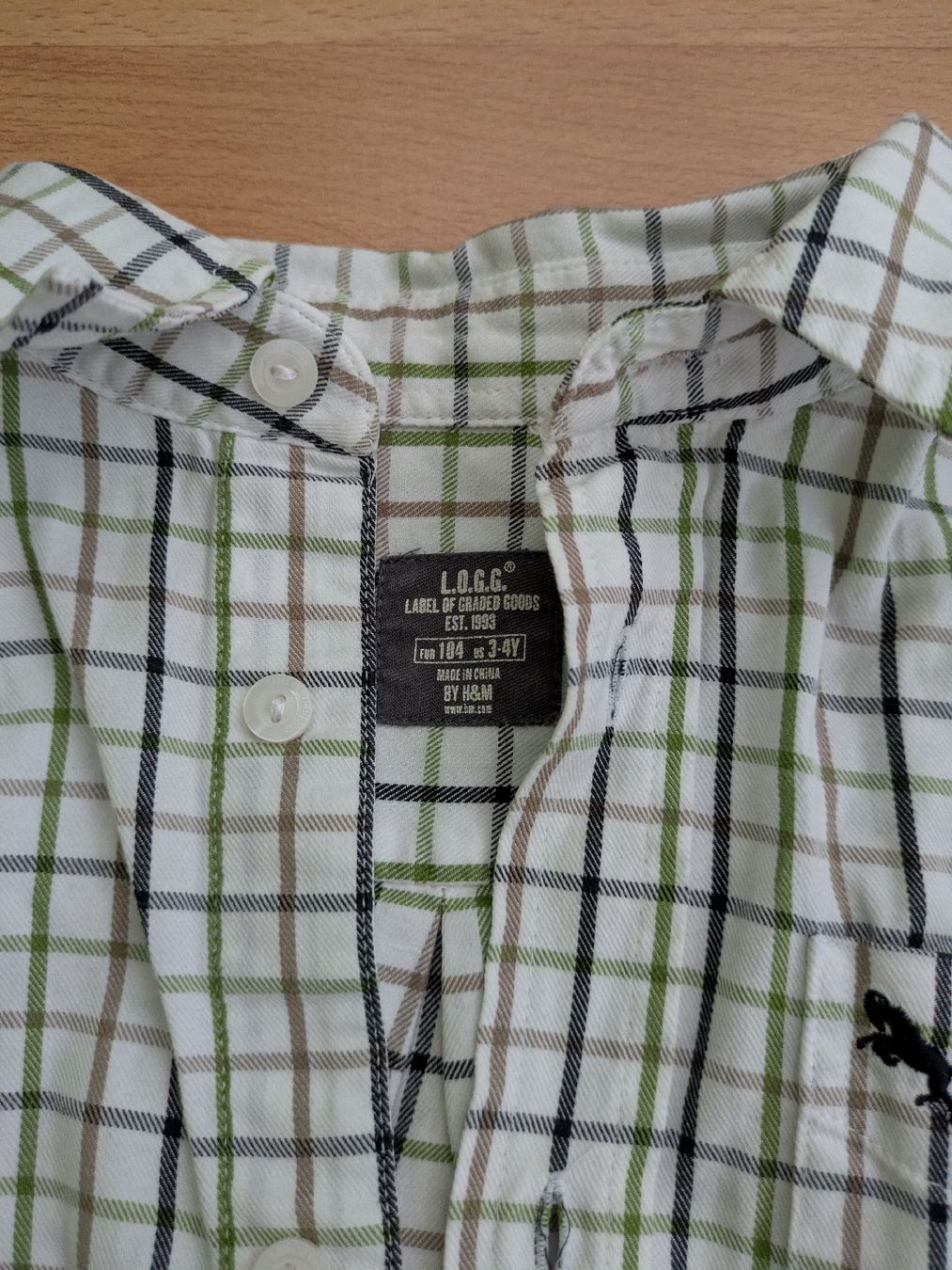 H&M Chemises, T-shirts & Polos: Kinderhemd kariert Grösse 104 – D'occasion à Adlikon b. Andelfingen par IlonaSp 1