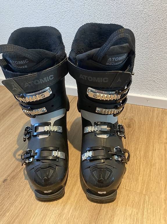 Atomic Scarpe da donna: Skischuhe Atomic Hawk Magna 75 – Usato da Frauenfeld venduto da Anny1985