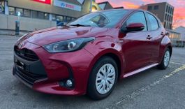 Jolie petite Yaris hybride