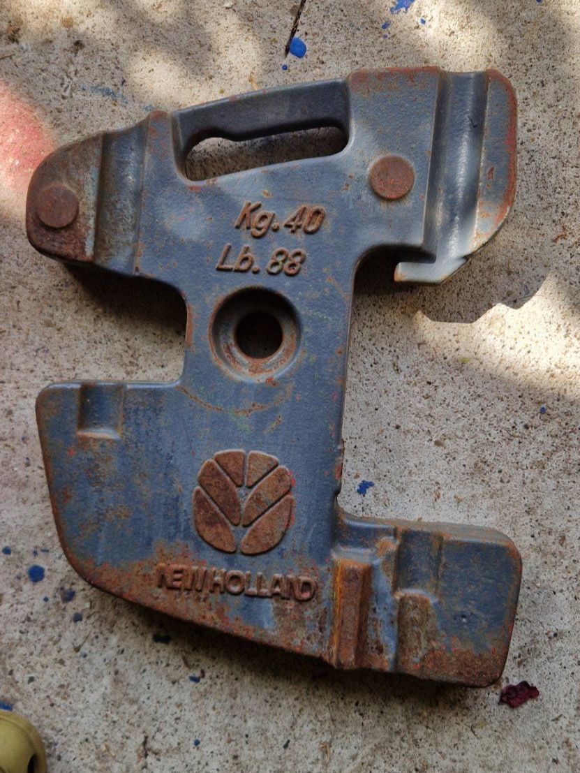 New Holland Trattori: Masse New Holland Frontgewicht – Usato da Reinach BL venduto da Wale1957