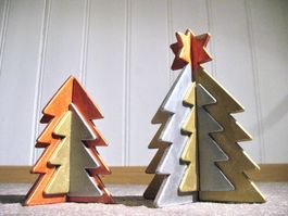 2x Holz Tannen Baum Deko Steck Figuren Stern Relief-artig A)