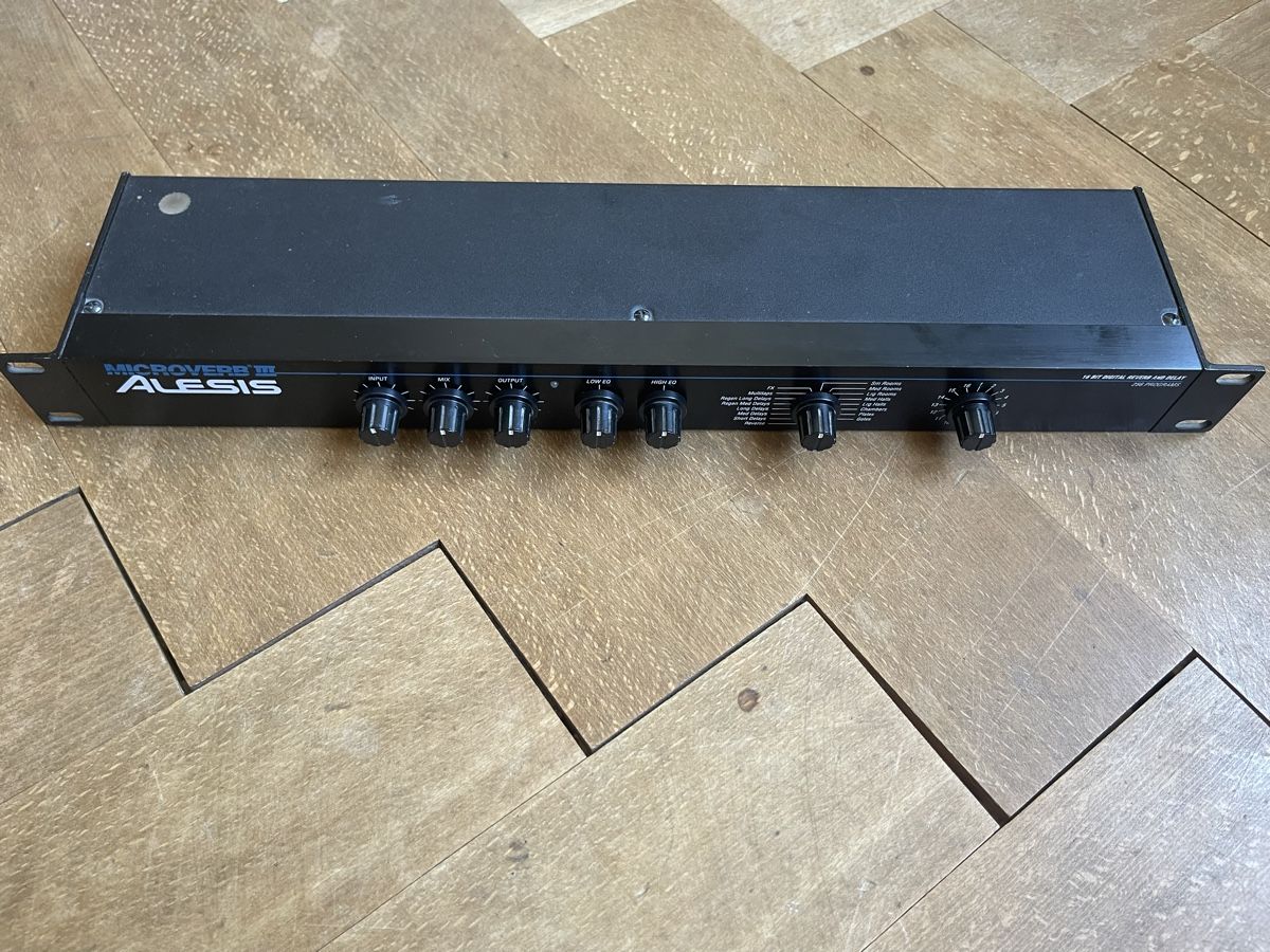 Alesis Strumenti musicali: Alesis Microverb III Hall- und Delay-Effektgerät -Top! – Usato da Zürich venduto da Komarik 4