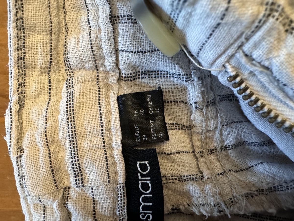 Pantaloni: Short 40 – Usato da Küssnacht am Rigi venduto da ciucchino 1