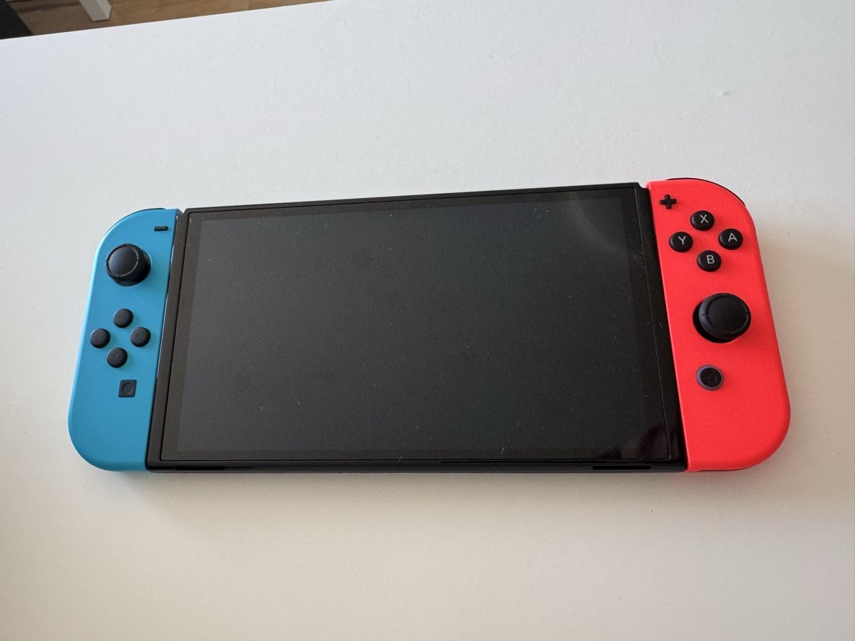 Nintendo Consoles: Nintendo Switch OLED mit 2 Spielen – D'occasion à Thal par steinli25 1