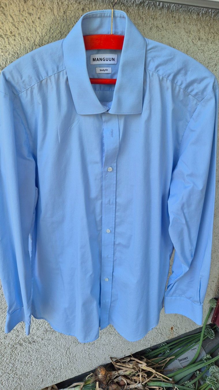 Camicie: Manguun Hemd bodyfit 42 hellblau – Usato da Wängi venduto da Maur1
