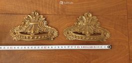 Zwei Bronzebeschläge, feuervergoldet um 1920