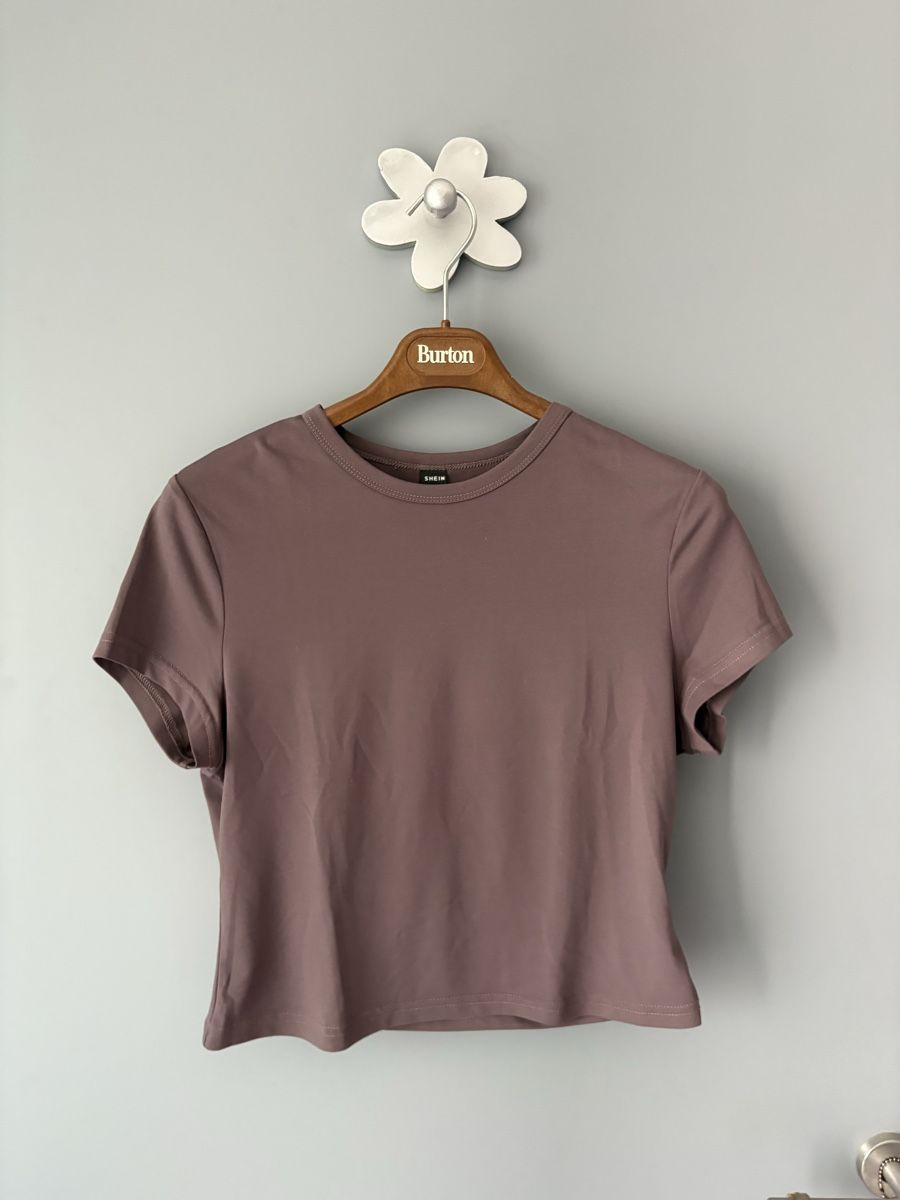 Shein T-shirt: T-shirt Shein taille L marron – Usato da Champlan venduto da mat_qff9