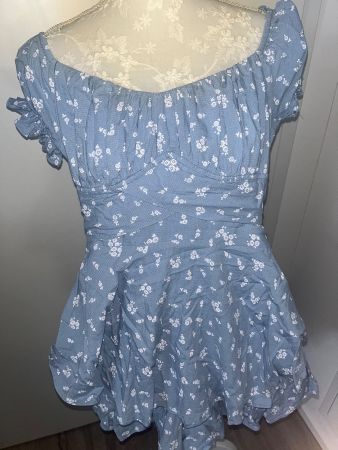 Kleid / jumpsuit blau mit Blumen (hose intergriert) Gr. S
