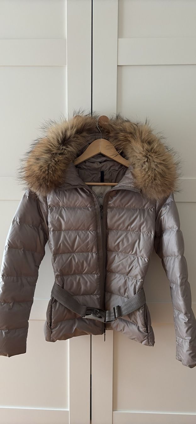Moncler Giacche: Moncler Jacke - tailliert – Nuovo (secondo la descrizione) da Dietlikon venduto da sibel.oe