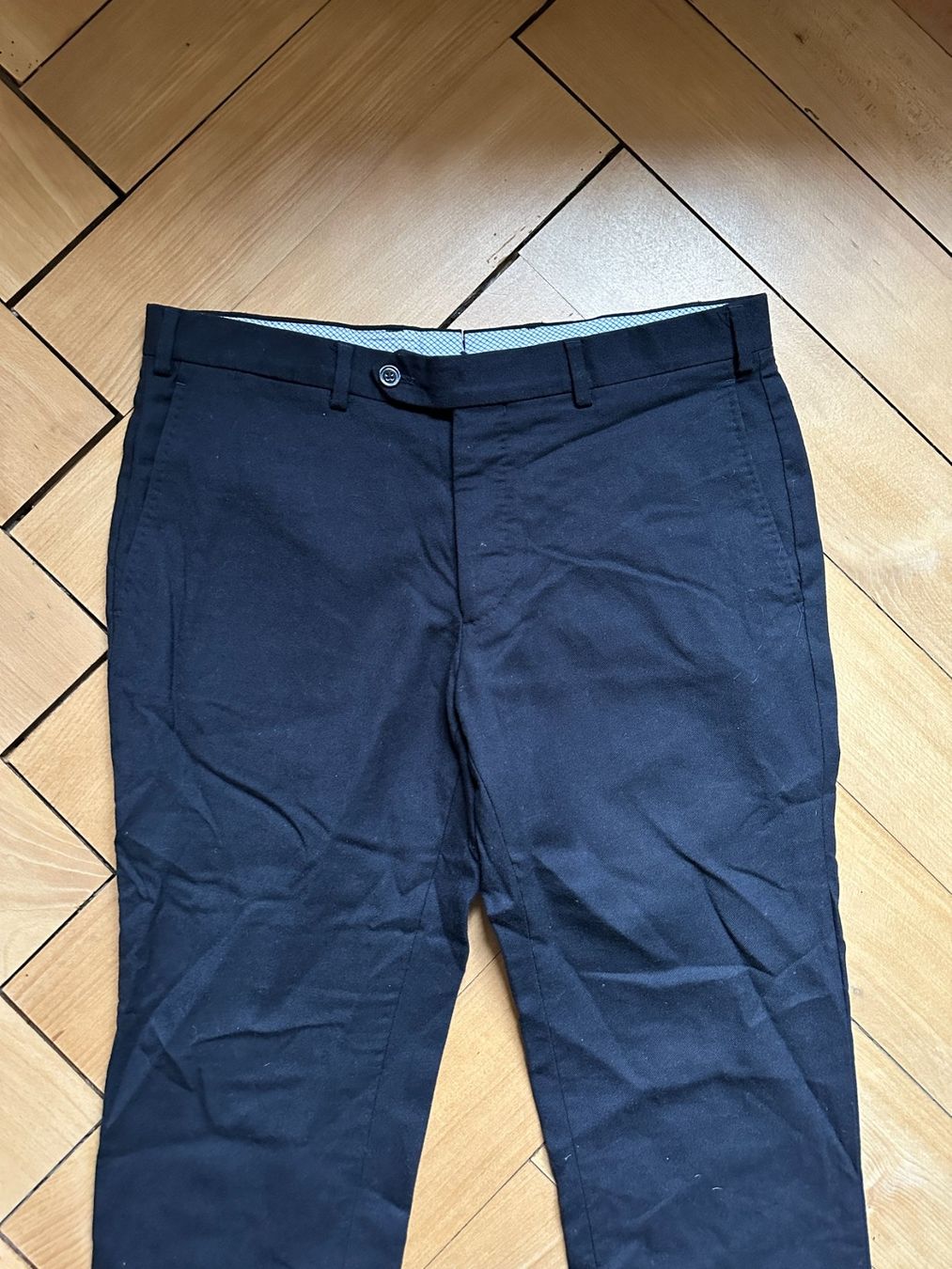 Massimo Dutti Hosen: MASSIMO DUTTI - Wollhose dunkelblau S – Gebraucht aus Zürich von Diazaio 1