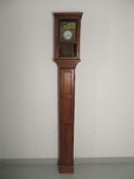 Pendel-Standuhr mit reich verziertem Zifferblatt