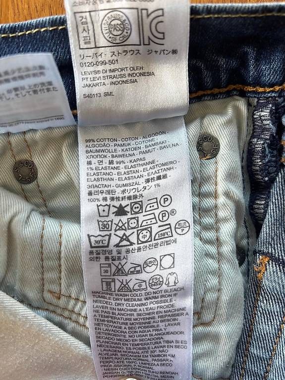 Levi's Jeans: Levi's Jeans W33 L32  Männer – Nuovo (secondo la descrizione) da Zürich venduto da Bilgolagirl 3