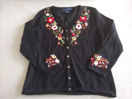 Black cardigan with floral embroidery, P/S Hardly worn!