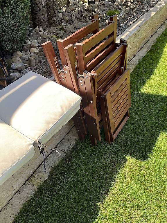 Set di tavolo e panche: Gartenstühle und Tischlein/Hocker – Usato da Langnau am Albis venduto da SVX01 3