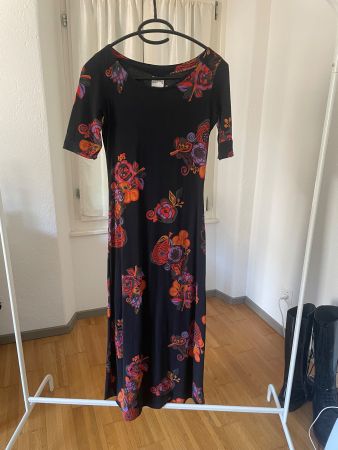 Traumhaftes Vintage Maxikleid made in Denmark Schwarz Blumen