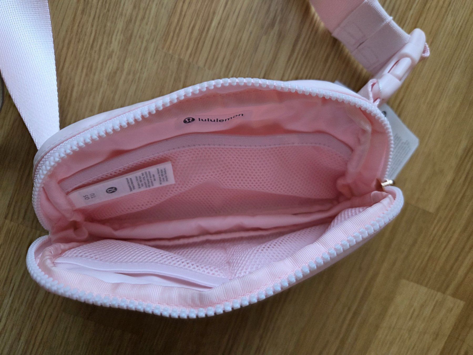 Lululemon Taschen: Lululemon Bauchtasche rosa – Neu und originalverpackt aus Oberiberg von Dorimahei 2
