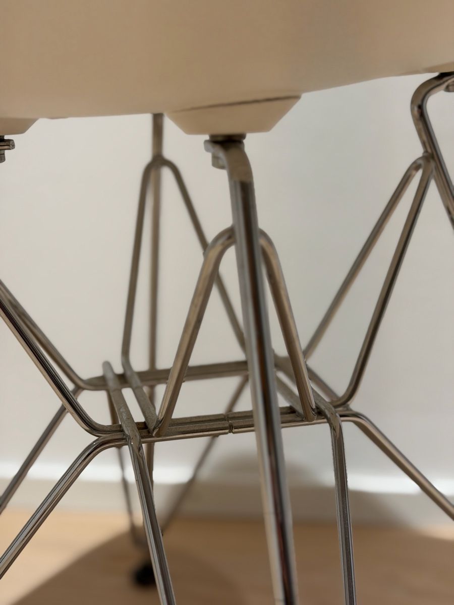 Vitra Sedie: Eames Plastic Side Chair DSR Stuhl – Usato da Wetzikon ZH venduto da Ivy2 2