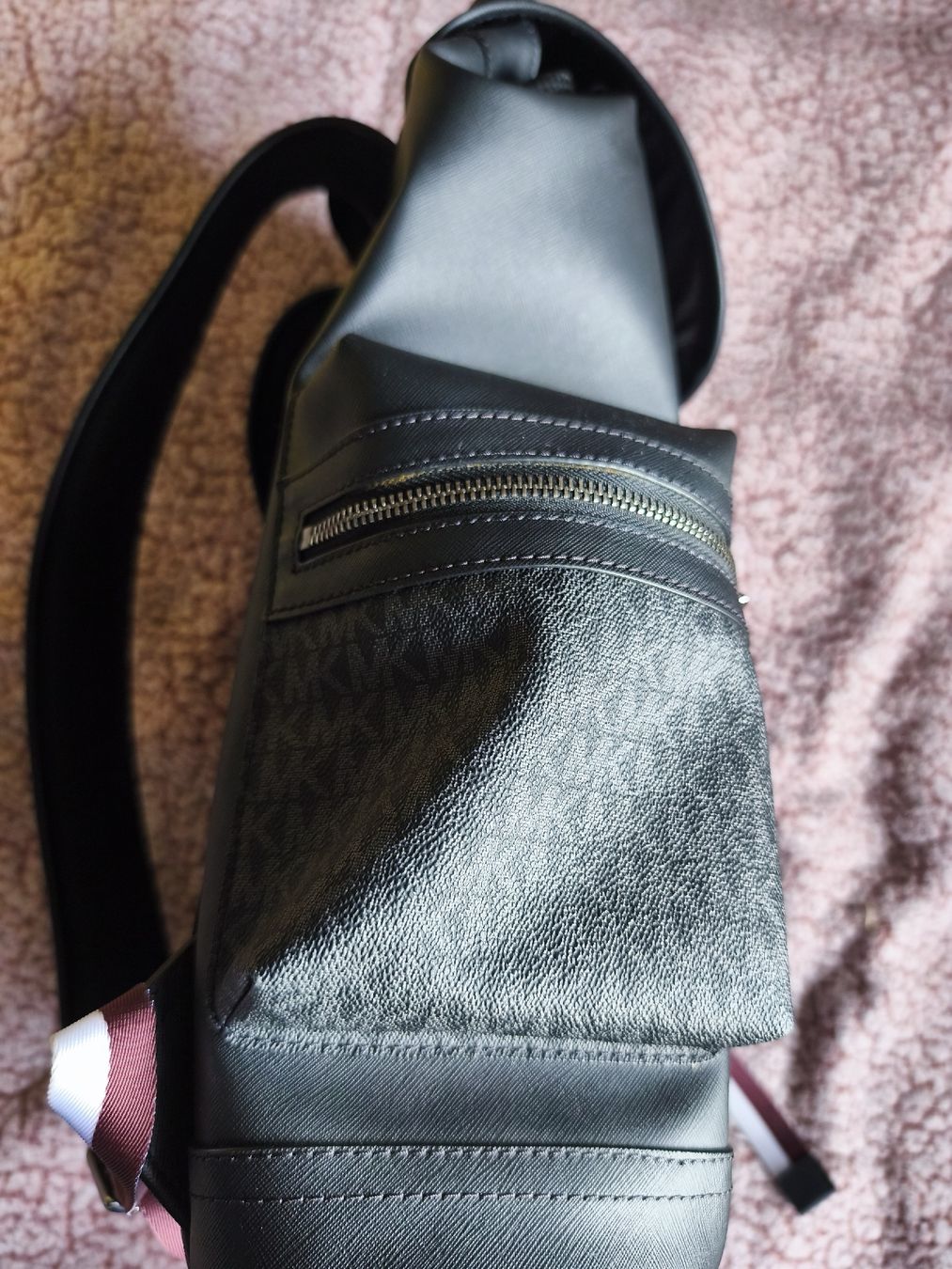 Michael Kors Sacs: Michael Kors Backpack black excellent condition,new – Neuf avec emballage d'origine à Merenschwand par kri_rj6t 1
