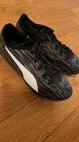 Zwei Fussballschuhe