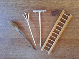 Miniatur Gartenwerkzeuge mit Leiter gebraucht Zustand