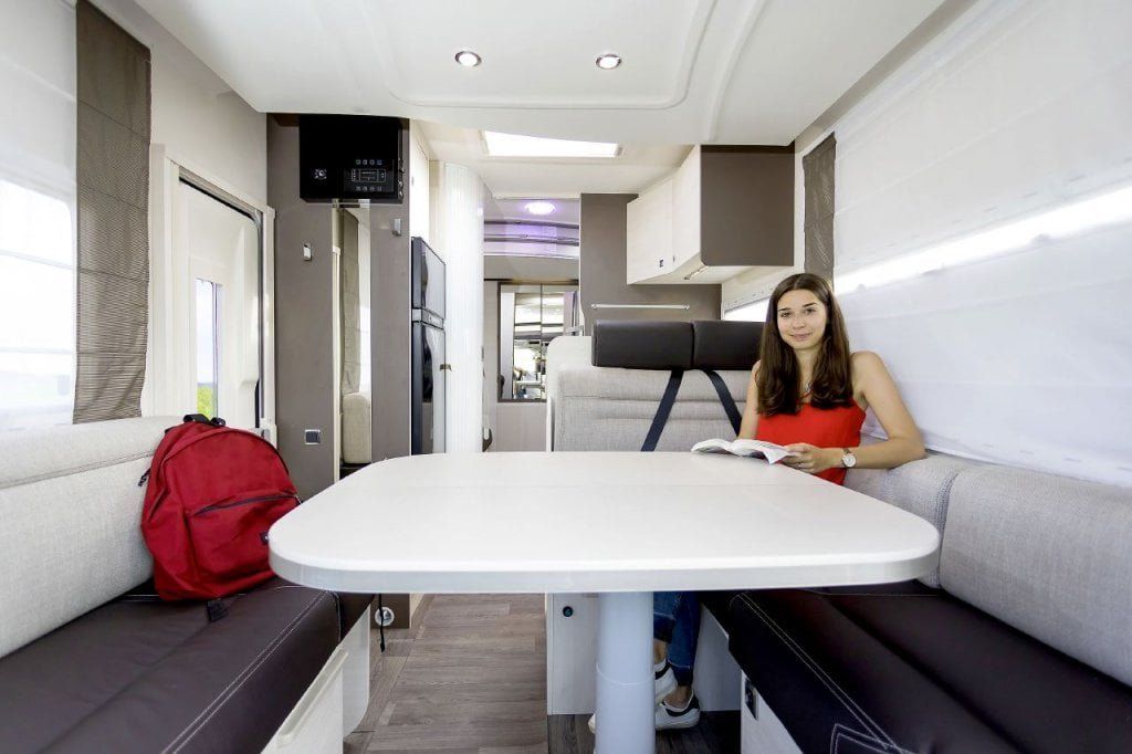 Chausson Veicoli da campeggio: Profilé Chausson Flash 716, Ford Transit,Mod.Famille,5 pers – Usato da Vaulion venduto da ren_2mgb 9