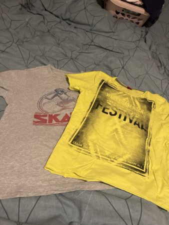 2 T Shirts für Jungs Gap und S.Oliver 152