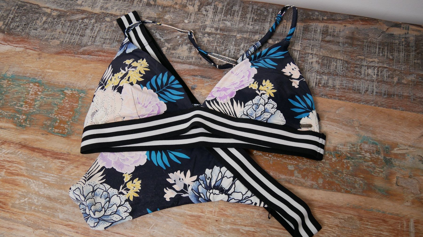 Rip Curl Costumi da bagno & Bikini: Ripcurl Bikini schwarz Blumen Grösse S – Usato da Zürich venduto da julia_vina 4