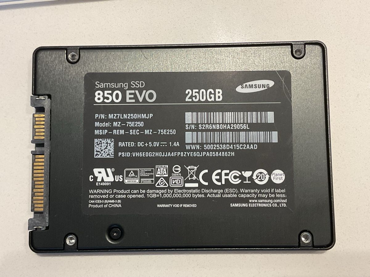 Samsung Dischi rigidi: Samsung SSD 850 EVO 250GB – Usato da Wettswil venduto da Venice3 1