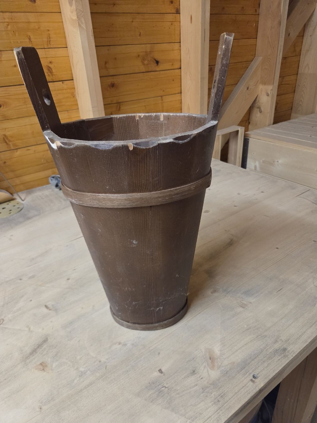Tutte le decorazioni: Holzeimer antik mit Blumenmalerei braun  – Usato da Tafers venduto da Waena 1