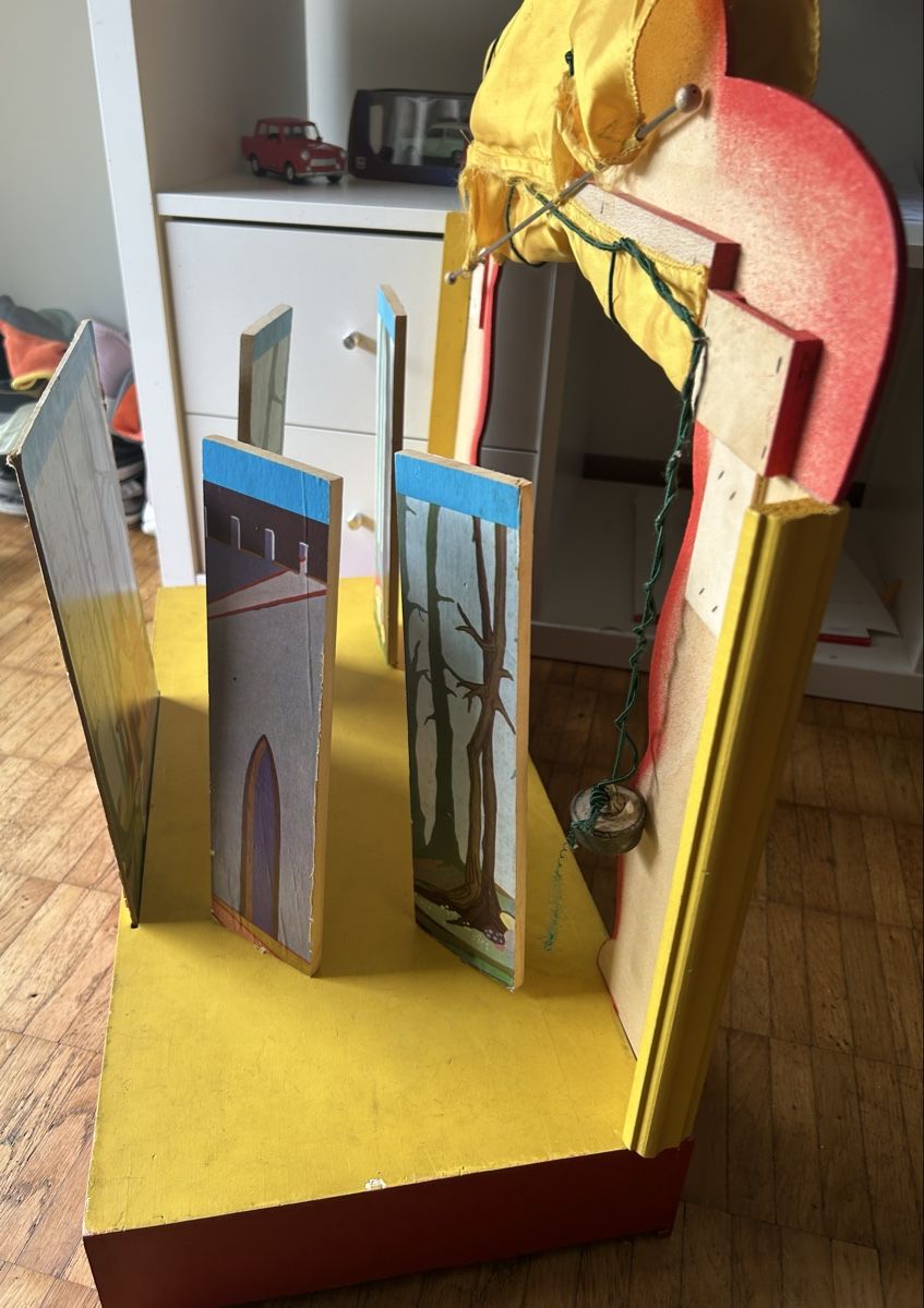 Jouets: Altes Puppentheater  – D'occasion à Hochfelden par larson27 4