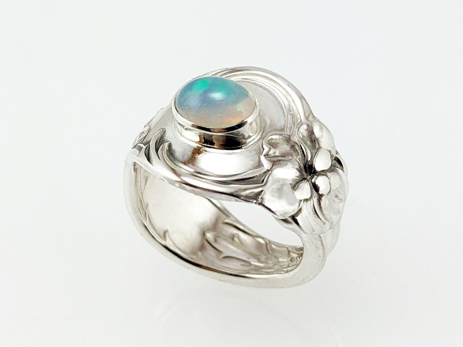 Anelli: Silberring aus der Jugendstil Epoche mit hellblauem Opal – Nuovo e nell'imballaggio originale da Meilen venduto da Byrd-bijoux
