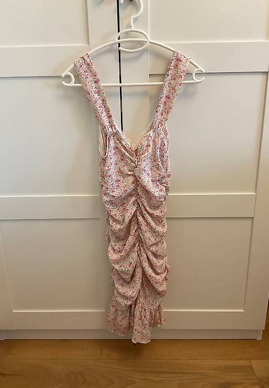 Kleider: Blumenkleid mit Raffung & Volant  Grösse S – Gebraucht aus Wettingen von monikazefi 1