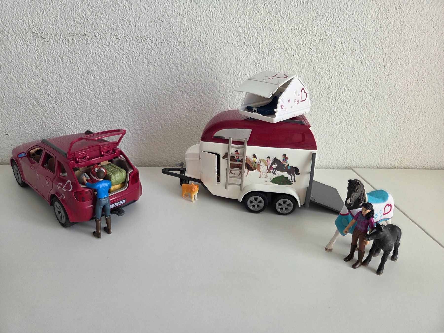 Schleich Giocattoli: Schleich Pferdeanhänger mit Auto und Figuren – Usato da Jona venduto da Melanie-E