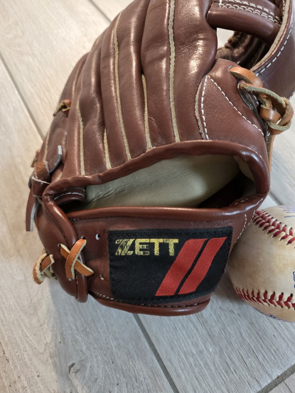 Guanti & manicotti: Baseballhandschuh Zett und Baseball – Usato da Dorf venduto da Echo_Elements 3